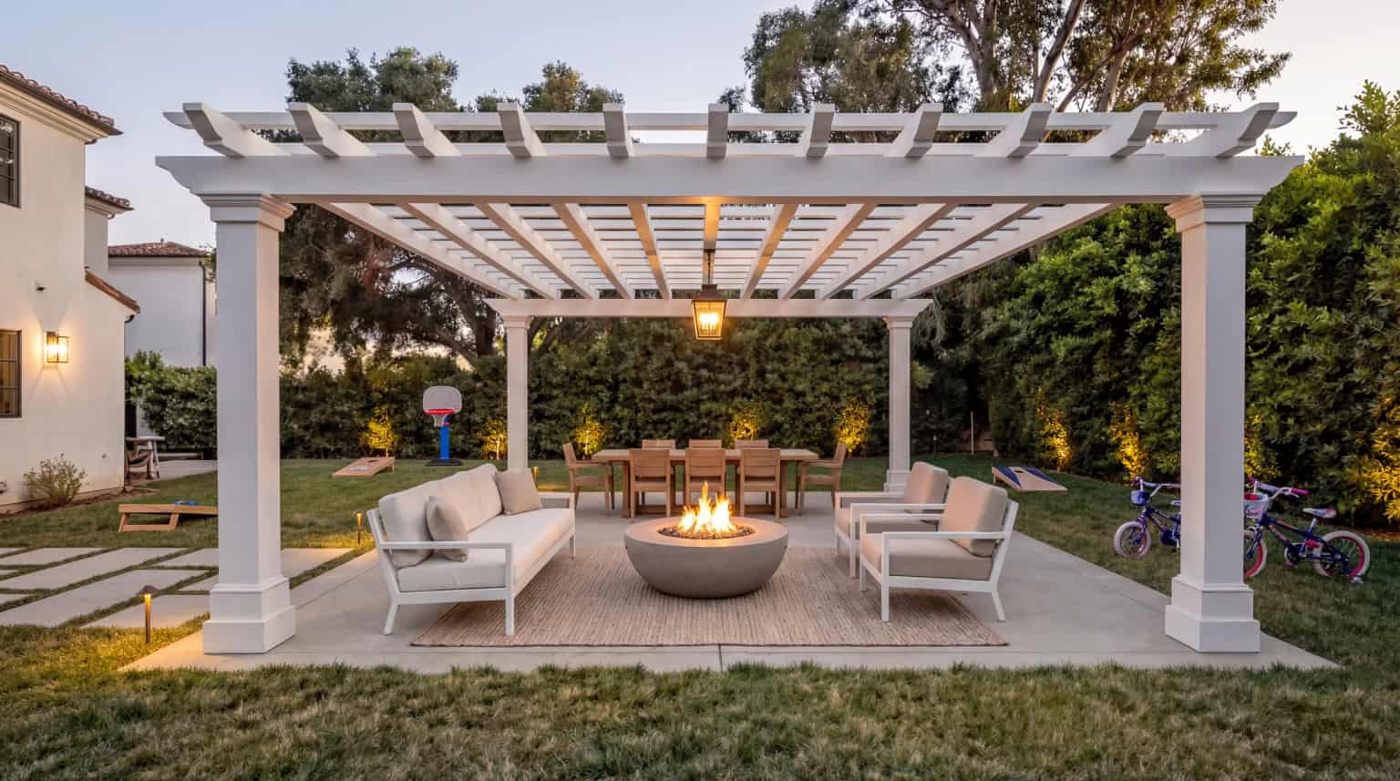 Outdoor Living With Pergola in Santa Monica, CA 90402 Outdoor Living With Pergola in Santa Monica, CA 90402