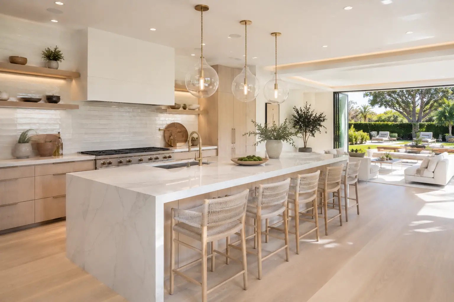 Bright White Marble Kitchen Countertops in Tarzana, Los Angeles Bright white marble kitchen countertops in Tarzana 91356